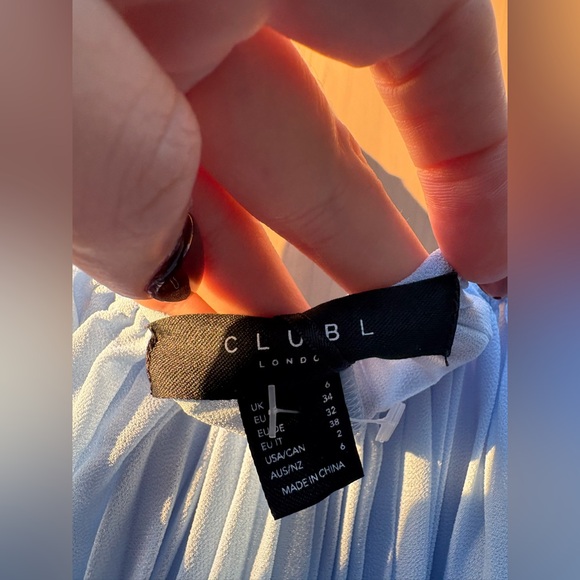 Club London REYNA Powder Blue Pleated Chiffon Cold-Shoulder Maxi Dress NWT! - Picture 5 of 9